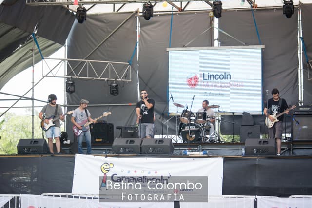 Crimson Revolt en concierto